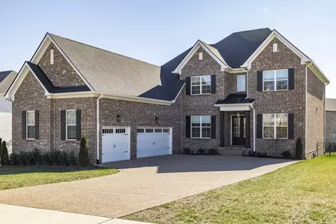 1005 Keeneland Dr, Gallatin, TN 37066
