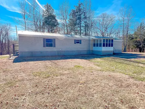 348 Horseshoe Bend Rd, Linden, TN 37096