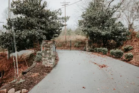 79 Baymont Dr, Lancaster, TN 38569