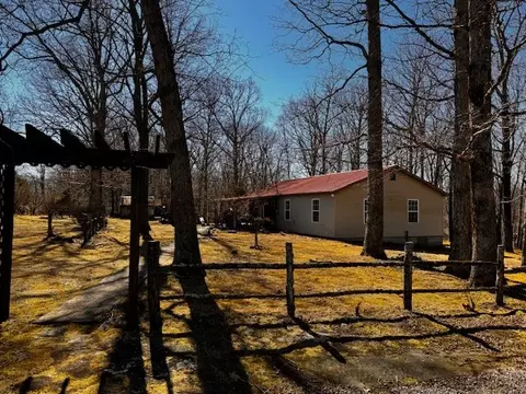 6910 Rowe Gap Rd, Belvidere, TN 37306