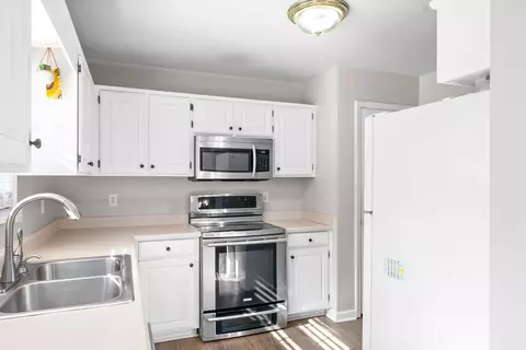 Kitchen - 116 Foxrun, Springfield, TN 37172 photo 2 of 4