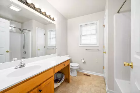 Bath - 116 Foxrun, Springfield, TN 37172 photo 1 of 3