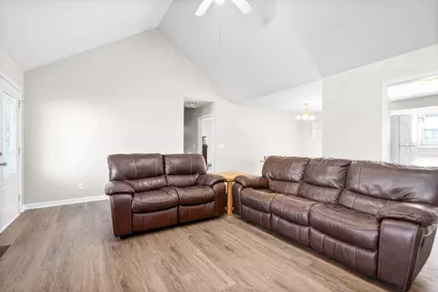 Living - 116 Foxrun, Springfield, TN 37172 photo 5 of 5