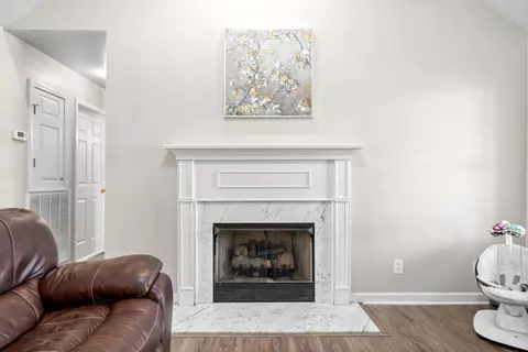 Living - 116 Foxrun, Springfield, TN 37172 photo 3 of 5