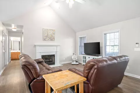 Living - 116 Foxrun, Springfield, TN 37172 photo 2 of 5