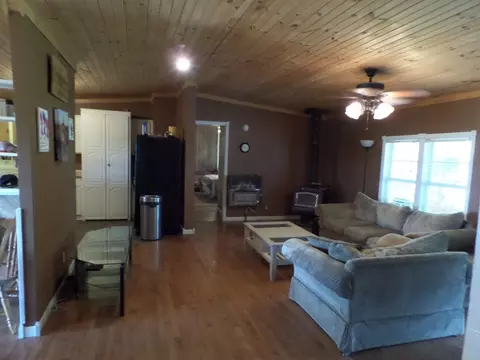 Living - 435 Humphrey Rd, Walling, TN 38587 photo 3 of 4