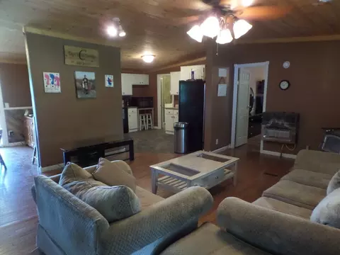 Living - 435 Humphrey Rd, Walling, TN 38587 photo 2 of 4