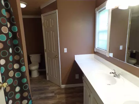 Bath - 435 Humphrey Rd, Walling, TN 38587 photo 2 of 4
