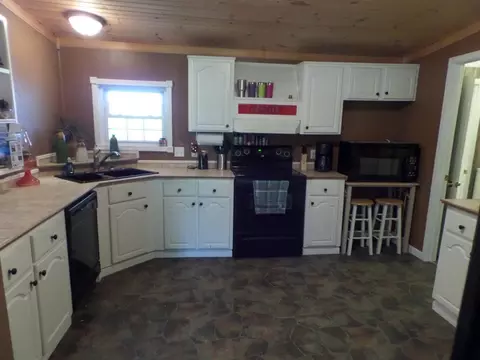 Kitchen - 435 Humphrey Rd, Walling, TN 38587 photo 3 of 4