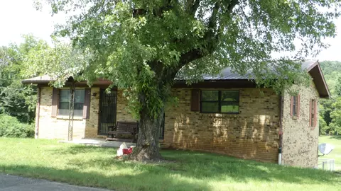 102 Riverside Ln, Celina, TN 38551