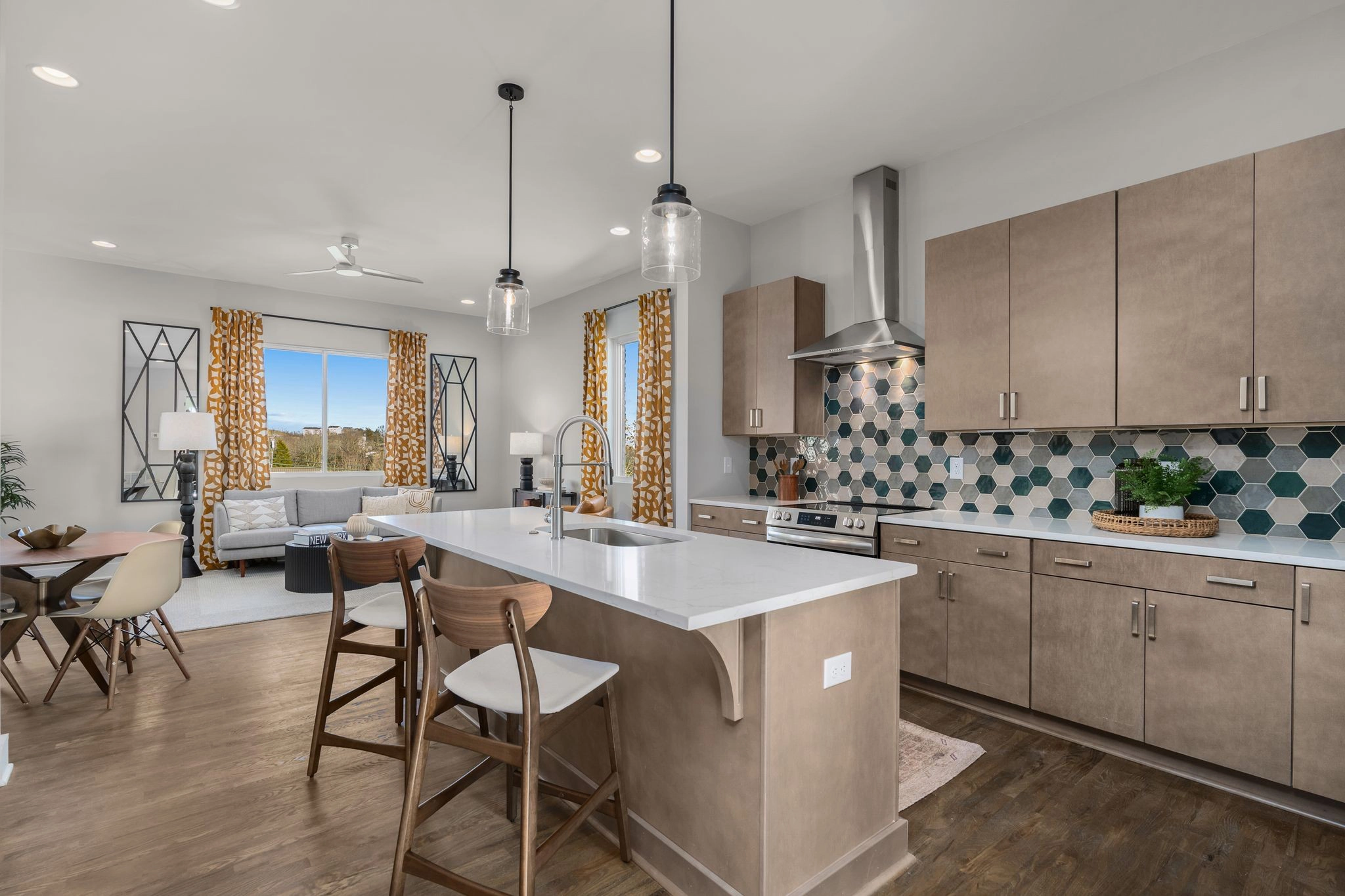 496 W Trinity Ln Unit 4  