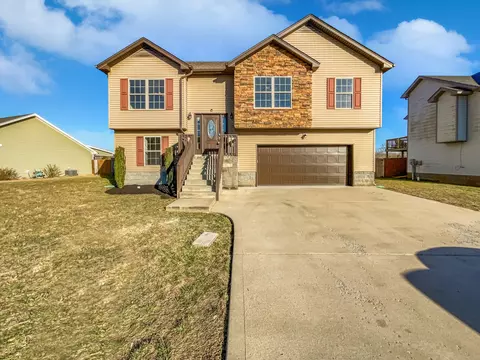 1300 Freedom Dr, Clarksville, TN 37042