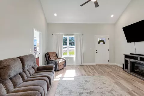Living - 1045 Big Bartons Creek Rd, Dickson, TN 37055 photo 2 of 3