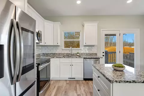 Kitchen - 1045 Big Bartons Creek Rd, Dickson, TN 37055 photo 2 of 5