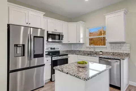 Kitchen - 1045 Big Bartons Creek Rd, Dickson, TN 37055 photo 4 of 5