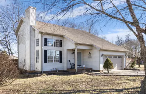 907 Sivley Rd, Hopkinsville, KY 42240