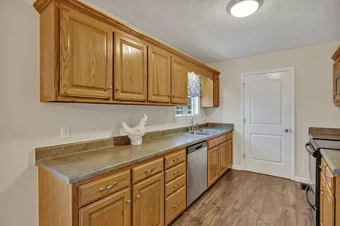 Kitchen - 153 Spry Rd, Morrison, TN 37357 photo 2 of 4