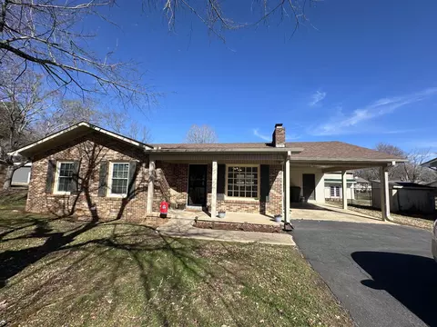 1706 Whippoorwill Dr, Lawrenceburg, TN 38464