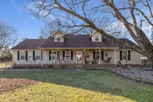 3167 Holiday Dr, Murfreesboro, TN 37129
