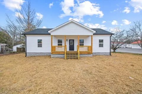 628 S College St S, Smithville, TN 37166