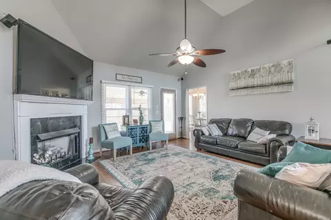 Living - 2911 Apache Moon Ter, Murfreesboro, TN 37127 photo 5 of 6