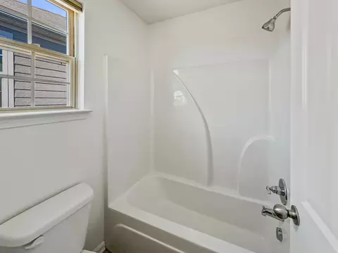 Bath - 1025 Hemlock Dr, Spring Hill, TN 37174 photo 4 of 5
