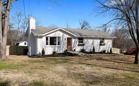 144 Luna Ln, Hendersonville, TN 37075