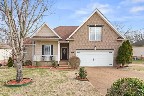 637 Walton Ferry Rd, Hendersonville, TN 37075