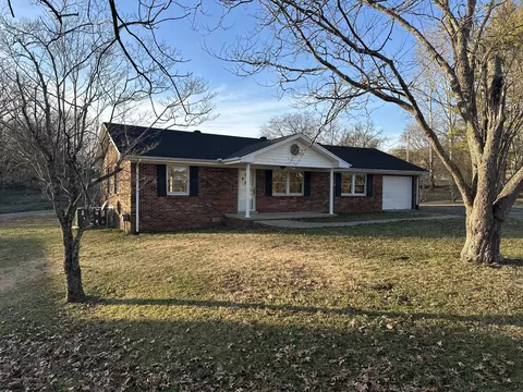 140 Circle Dr, Hartsville, TN 37074