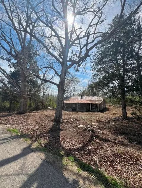 1393 Peace Chapel Rd, Decaturville, TN 38329
