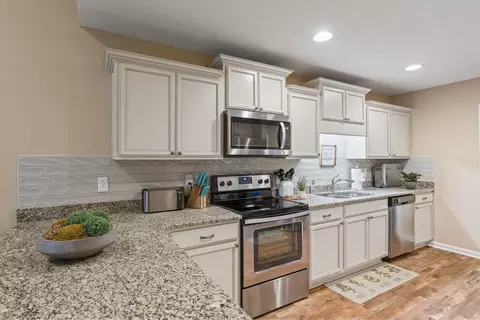 Kitchen - 4331 Prometheus Way, Murfreesboro, TN 37128 photo 8 of 10