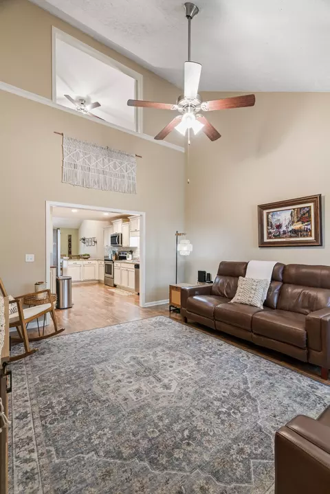 Living - 4331 Prometheus Way, Murfreesboro, TN 37128 photo 9 of 12