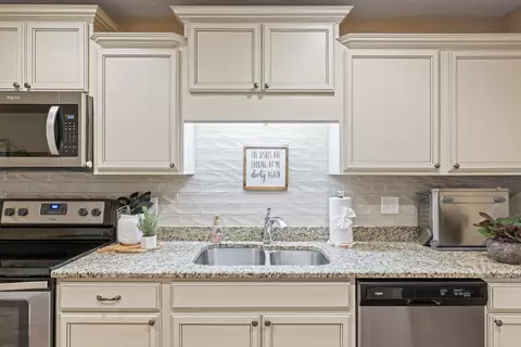 Kitchen - 4331 Prometheus Way, Murfreesboro, TN 37128 photo 4 of 10