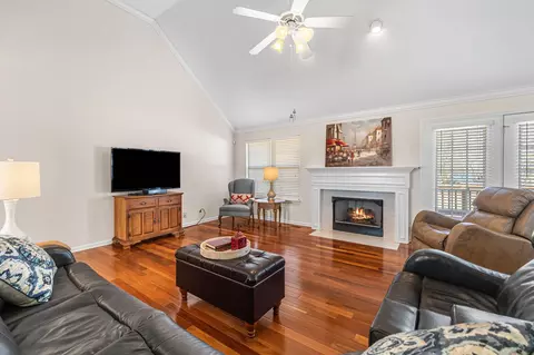 Living - 7403 Catherine St, Murfreesboro, TN 37129 photo 3 of 9