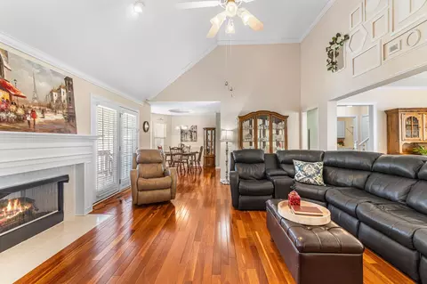 Living - 7403 Catherine St, Murfreesboro, TN 37129 photo 7 of 9
