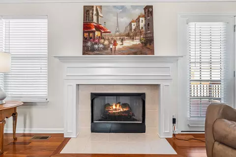 Living - 7403 Catherine St, Murfreesboro, TN 37129 photo 4 of 9