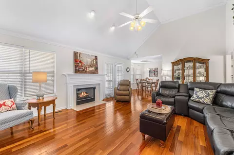 Living - 7403 Catherine St, Murfreesboro, TN 37129 photo 1 of 9