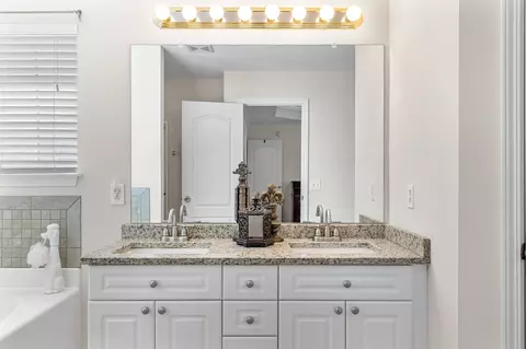 Bath - 7403 Catherine St, Murfreesboro, TN 37129 photo 2 of 5