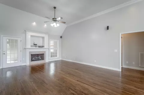 Living - 8444 Pershing Rd, Chattanooga, TN 37421 photo 2 of 3