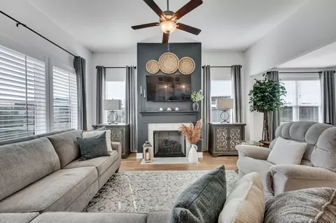 Living - 4045 John Marsh Rd, Spring Hill, TN 37174 photo 2 of 9