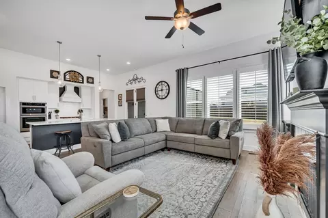 Living - 4045 John Marsh Rd, Spring Hill, TN 37174 photo 4 of 9