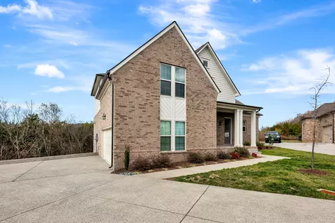 1037 Lawsons Ridge Dr, Nashville, TN 37218