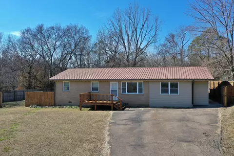 223 Brooklyn Ave, Linden, TN 37096