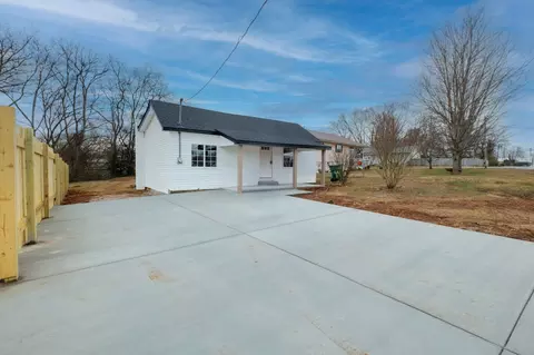 907 4th Ave SW, Winchester, TN 37398