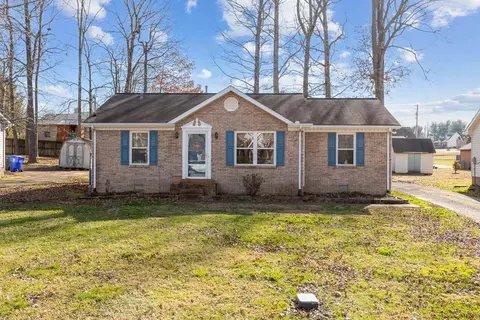 304 Oakdale Dr, White House, TN 37188