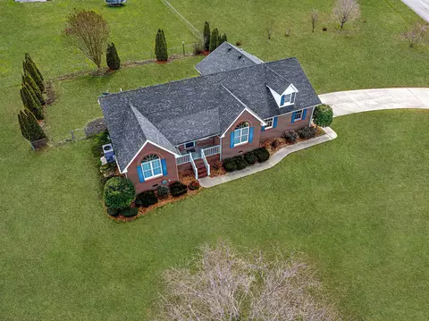1102 Highlake Dr, Dickson, TN 37055