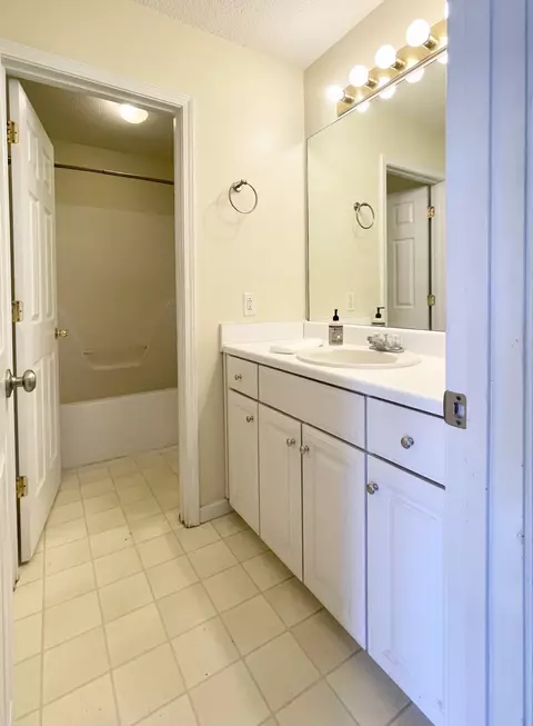 Bath - 5008 Boyd Dr, Murfreesboro, TN 37129 photo 3 of 3
