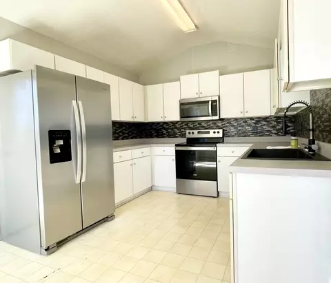 Kitchen - 5008 Boyd Dr, Murfreesboro, TN 37129 photo 2 of 3