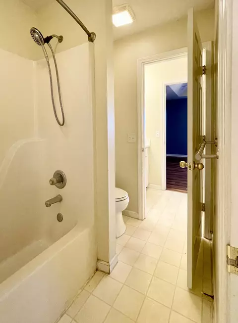 Bath - 5008 Boyd Dr, Murfreesboro, TN 37129 photo 2 of 3