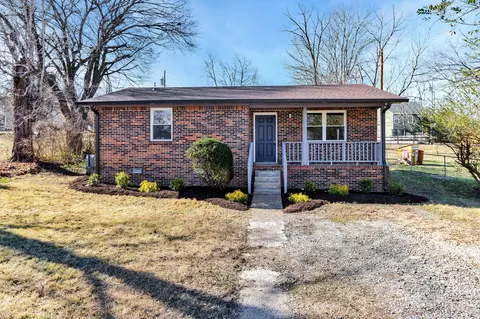 11212 E Hunt St, Dickson, TN 37055